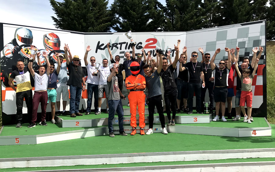 La recompense de course sur le podium